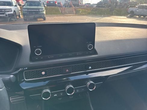 Used 2023 Honda Civic Sport image 11