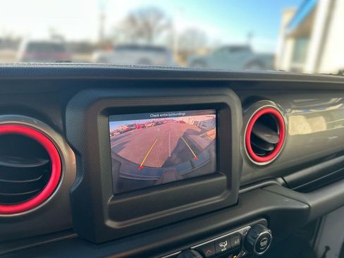 Used 2021 Jeep Wrangler Unlimited Sahara image 21