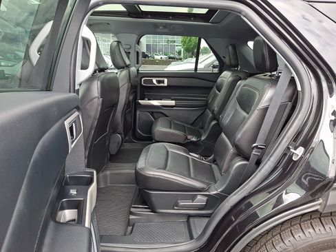 Used 2022 Ford Explorer XLT w/ Equipment Group 202A AWD/4WD image 11