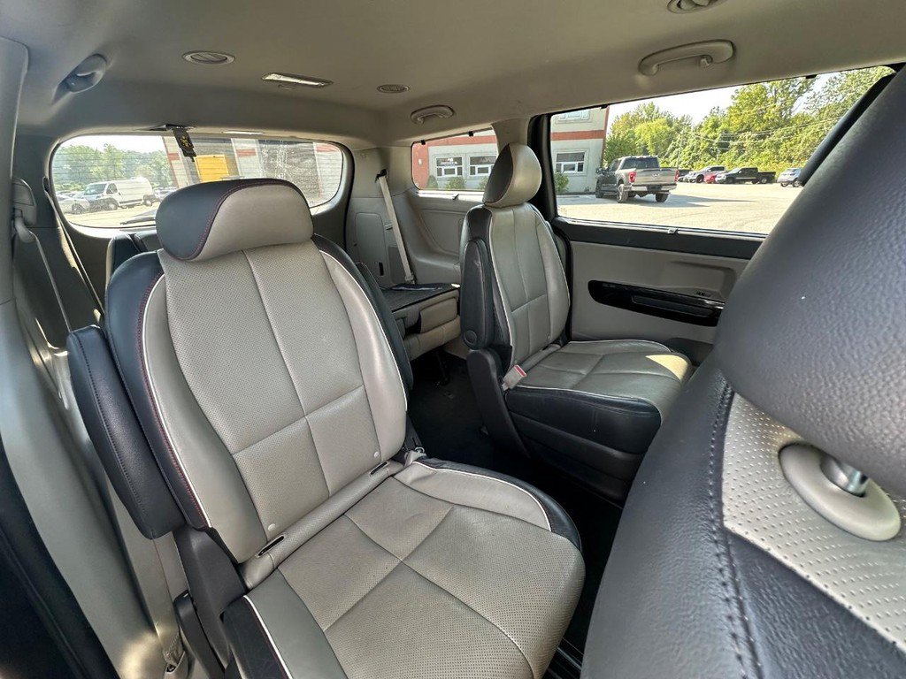 Used 2016 Kia Sedona SX FWD image 4