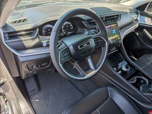 Used 2023 Jeep Grand Cherokee L Limited w/ Luxury Tech Group II AWD/4WD image 11