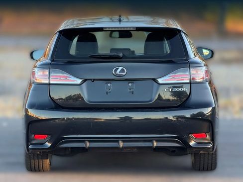 Used 2017 Lexus CT 200h image 4