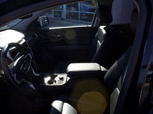 Used 2023 GMC Acadia SLT image 11