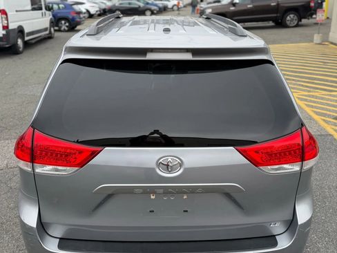 Used 2012 Toyota Sienna LE image 13