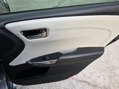 Used 2018 Toyota Avalon Limited image 36