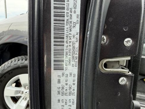 Used 2017 RAM 1500 Classic SLT AWD/4WD image 23