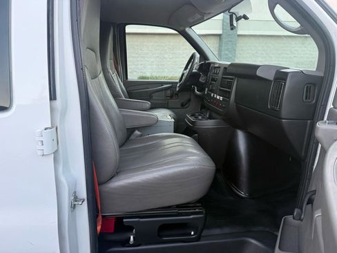 Used 2013 Chevrolet Express 2500 RWD image 12