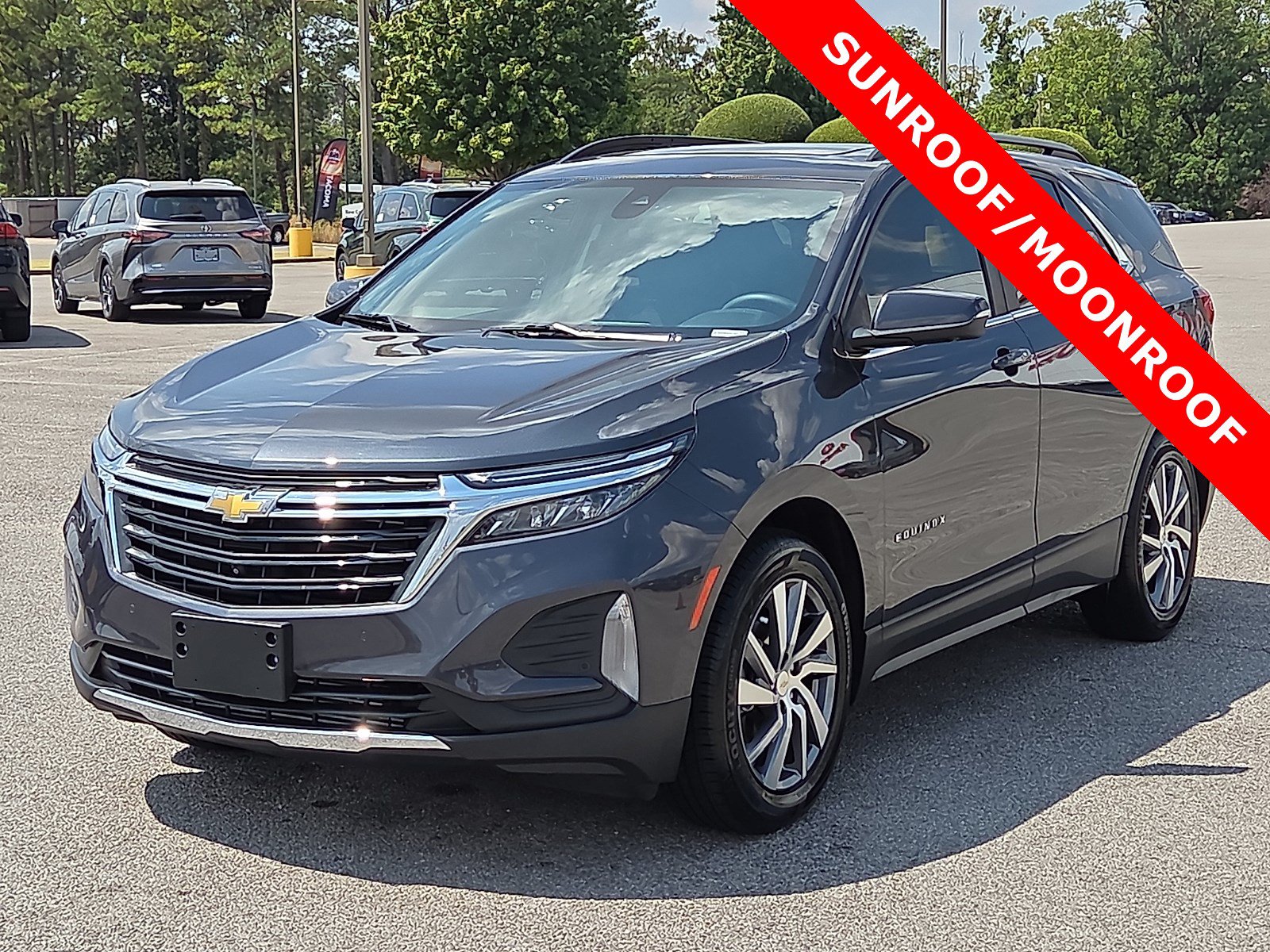 Used 2023 Chevrolet Equinox LT FWD image 2