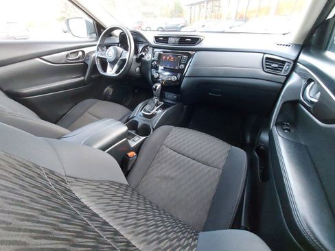 Used 2018 Nissan Rogue SV image 11