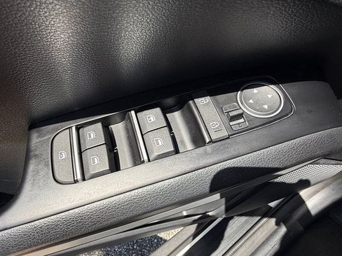 Used 2024 Kia Soul LX w/ LX Technology Package FWD image 12