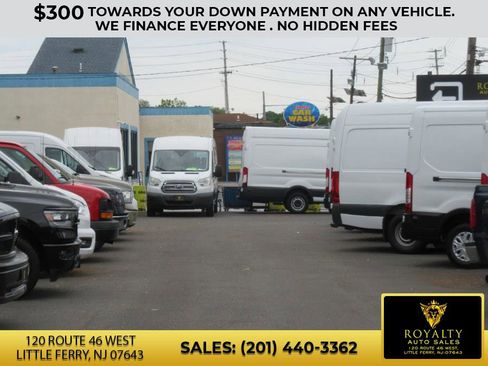Used 2018 Ford Transit 350 148 Medium Roof image 25