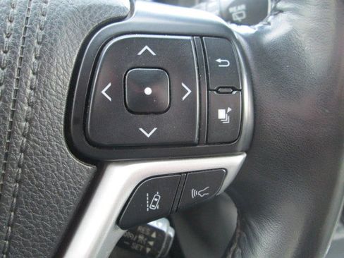 Used 2018 Toyota Highlander XLE image 22