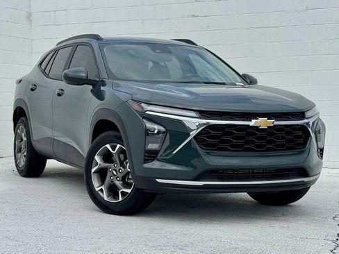 New 2025 Chevrolet Trax LT w/ Driver Confidence Package image 2