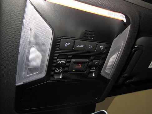 Used 2022 Toyota RAV4 XSE image 8