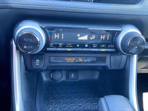 Used 2020 Toyota RAV4 XLE w/ All Weather Liner Package AWD/4WD image 29