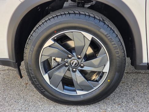 Used 2025 Nissan Rogue SV AWD/4WD image 12