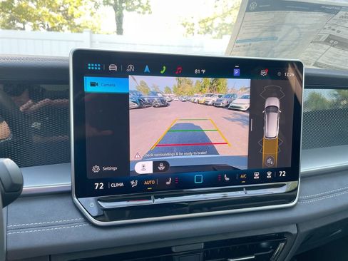 New 2025 Volkswagen Tiguan SE image 42