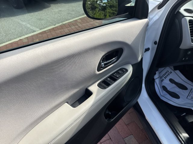 Used 2018 Honda HR-V LX image 11