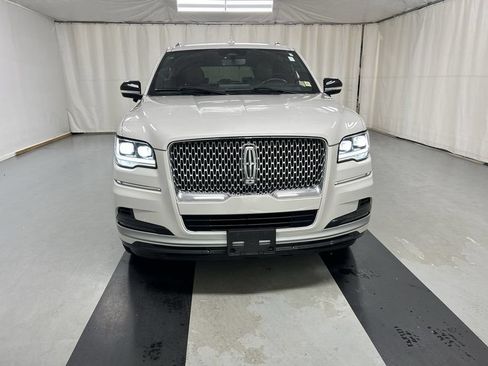 Used 2023 Lincoln Navigator Reserve AWD/4WD image 3