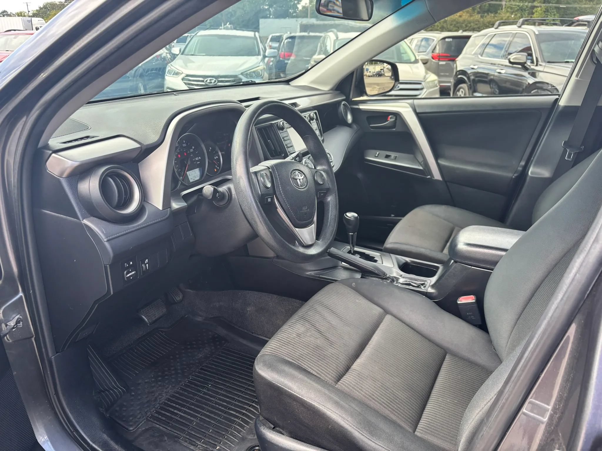 Used 2016 Toyota RAV4 LE FWD image 11