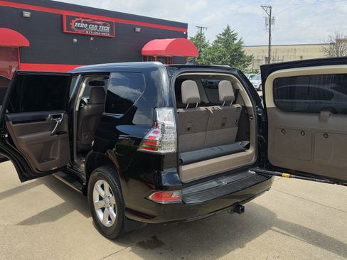 Used 2019 Lexus GX 460 w/ Navigation Package image 19