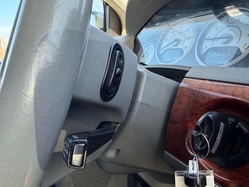 Used 2008 Chrysler Town & Country Touring image 16