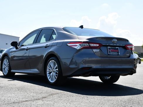 Used 2019 Toyota Camry XLE FWD image 5