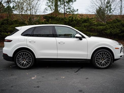 Used 2021 Porsche Cayenne S image 12