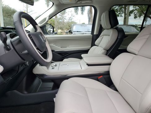 New 2025 Lincoln Navigator L Reserve AWD/4WD image 22