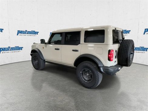 New 2025 Ford Bronco Badlands image 9