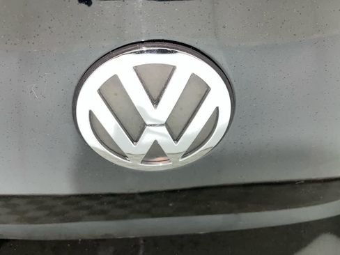 Used 2008 Volkswagen Beetle SE FWD image 11