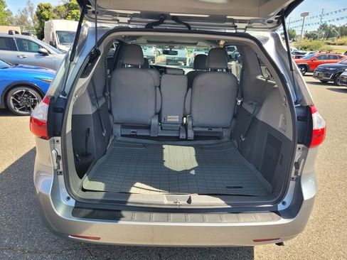 Used 2015 Toyota Sienna XLE FWD image 8