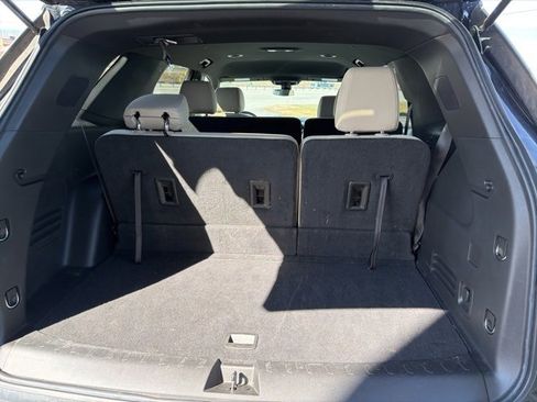 Used 2022 Chevrolet Traverse LS image 15