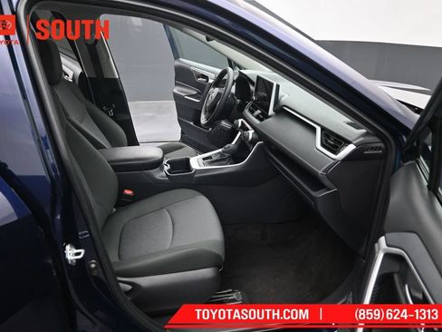 Used 2025 Toyota RAV4 XLE AWD/4WD image 29