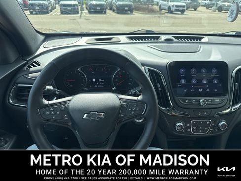 Used 2022 Chevrolet Equinox RS w/ RS Leather Package AWD/4WD image 17