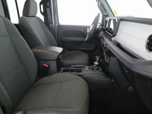 Used 2025 Jeep Wrangler Unlimited Sahara image 28