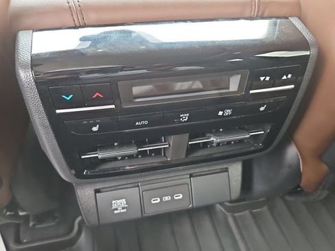 Used 2025 Acura MDX SH-AWD w/ Advance Package image 17