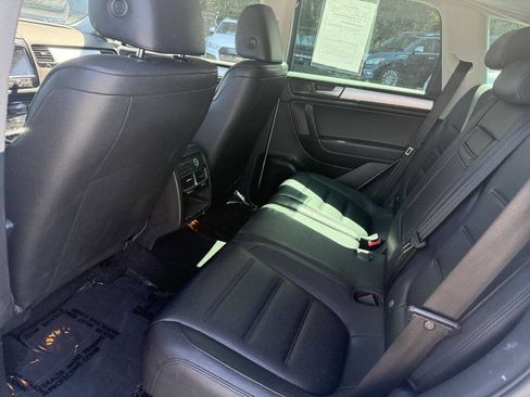 Used 2012 Volkswagen Touareg VR6 AWD/4WD image 11