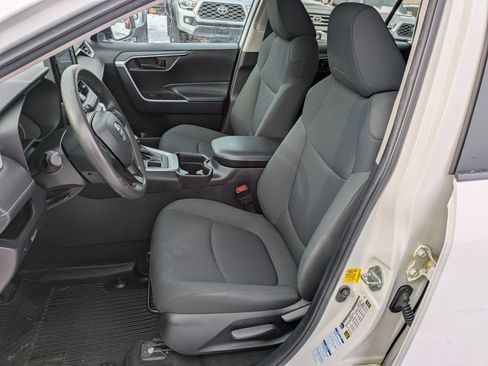 Used 2021 Toyota RAV4 LE image 7