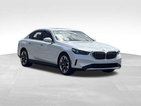 Used 2024 BMW i5 eDrive40i w/ Premium Package RWD image 11