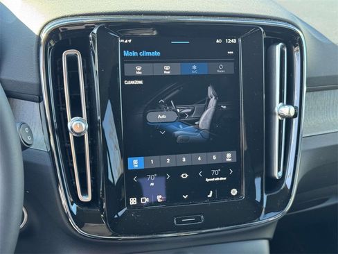 Certified 2024 Volvo XC40 B5 Core image 25