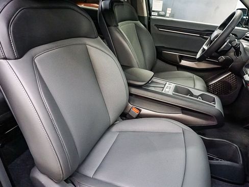 Used 2026 Kia EV9 Light image 16