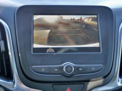 Used 2019 Chevrolet Equinox LS image 32