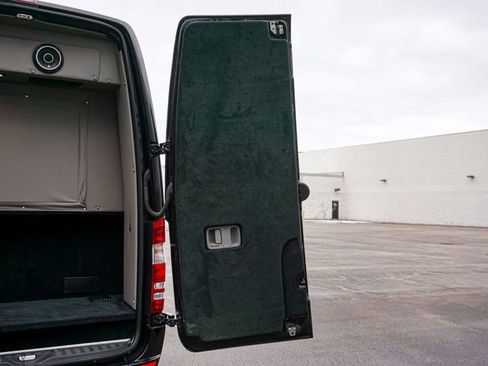 Used 2014 Mercedes-Benz Sprinter 2500 image 44