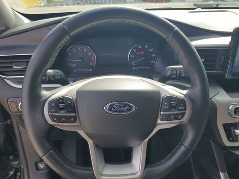 Used 2022 Ford Explorer XLT w/ Equipment Group 202A RWD image 10