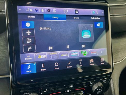 Used 2022 Jeep Grand Cherokee Limited AWD/4WD image 15