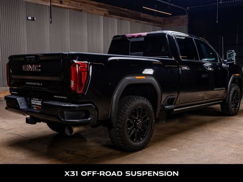 Used 2023 GMC Sierra 2500 Denali w/ Denali Black Diamond Edition AWD/4WD image 9
