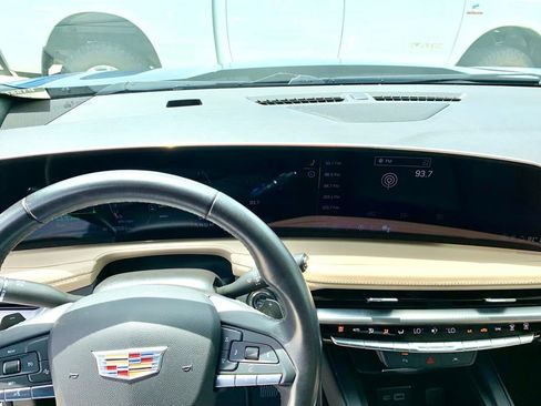 Used 2025 Cadillac XT4 Premium Luxury FWD image 34