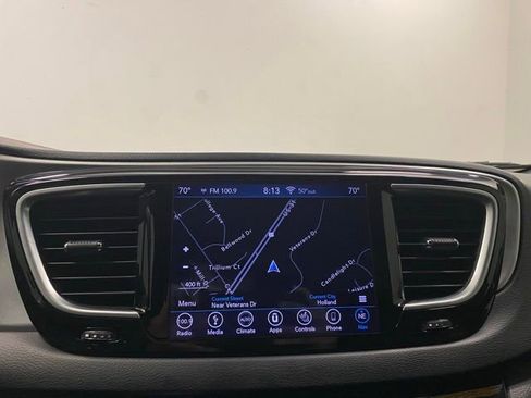 Used 2019 Chrysler Pacifica Touring-L Plus w/ S Appearance Package FWD image 11