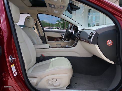 Used 2011 Jaguar XF Premium RWD image 31